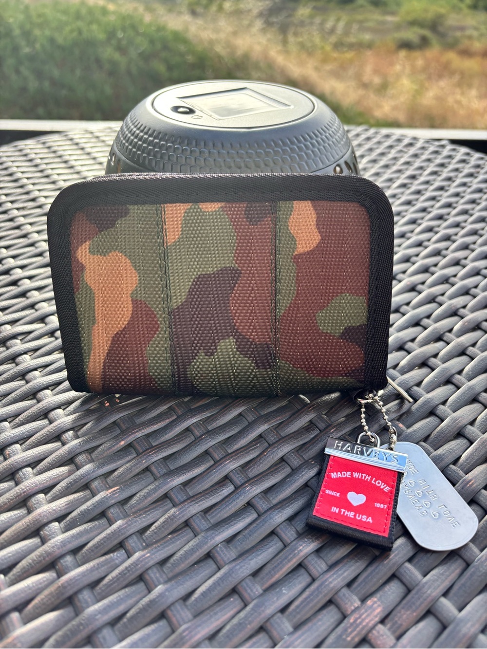 Harveys Camo Fun Size Wallet VEUC - Picture 3 of 3